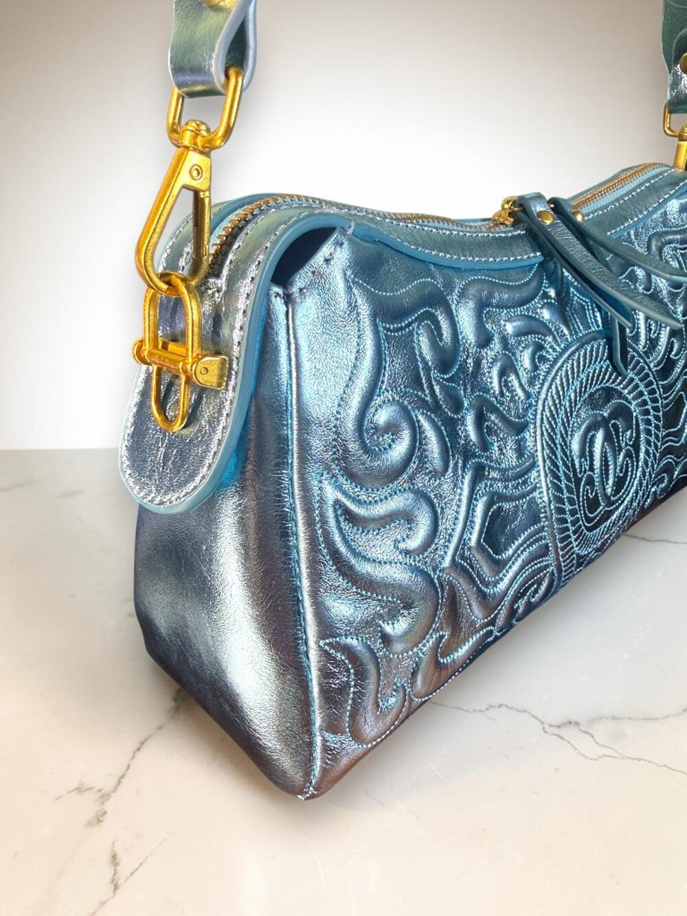 Sharif 1827 Metallic Peacock Blue Embossed Leather Crossbody Shoulder Bag - Picture 4 of 13